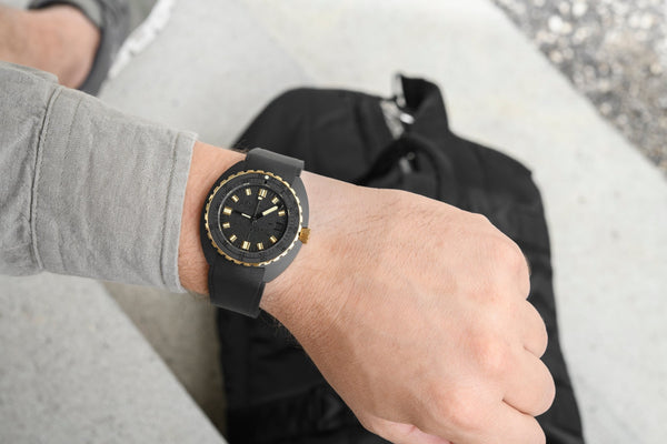 Classic Chic with A Sporty Twist – SUB 300 Beta Sharkhunter - DOXA Watches US